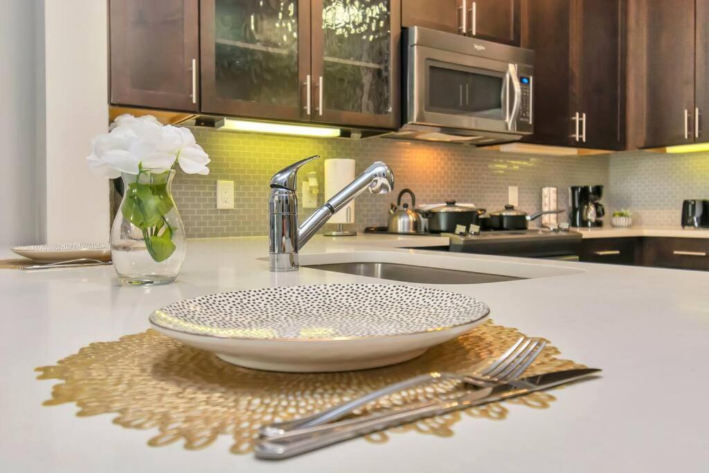Penthouse Cool-Oasis-In-Houston-Rental Car Available-View-Great-Sleep Zewnętrze zdjęcie