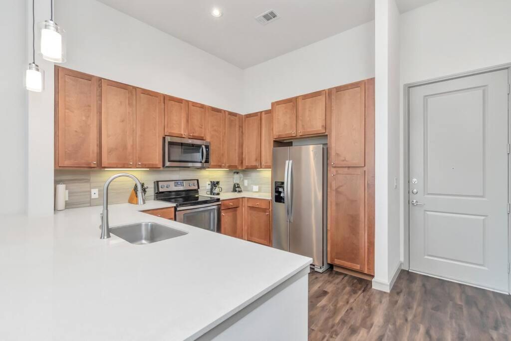 Penthouse Cool-Oasis-In-Houston-Rental Car Available-View-Great-Sleep Zewnętrze zdjęcie