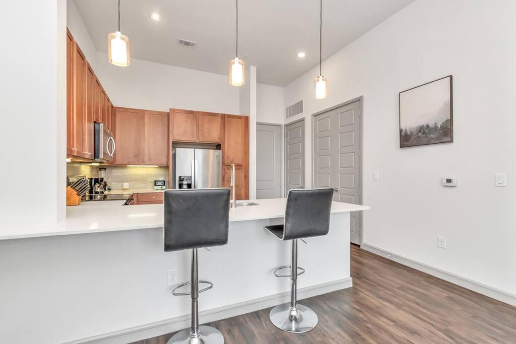 Penthouse Cool-Oasis-In-Houston-Rental Car Available-View-Great-Sleep Zewnętrze zdjęcie