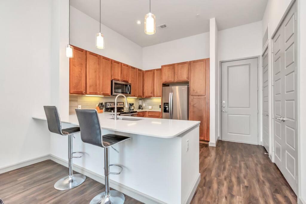 Penthouse Cool-Oasis-In-Houston-Rental Car Available-View-Great-Sleep Zewnętrze zdjęcie