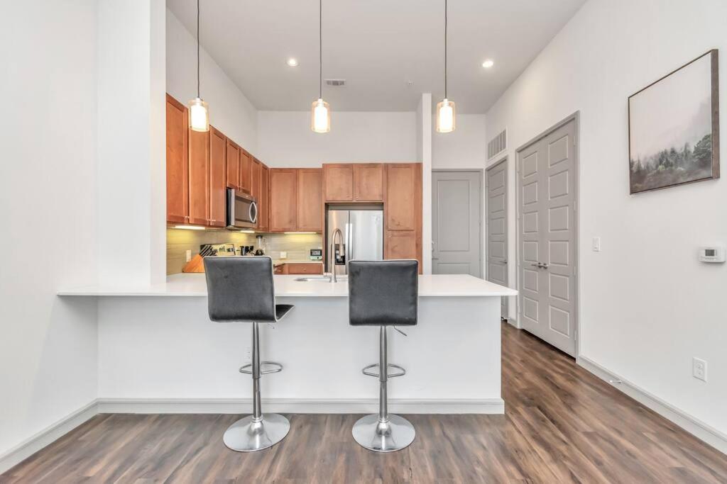 Penthouse Cool-Oasis-In-Houston-Rental Car Available-View-Great-Sleep Zewnętrze zdjęcie
