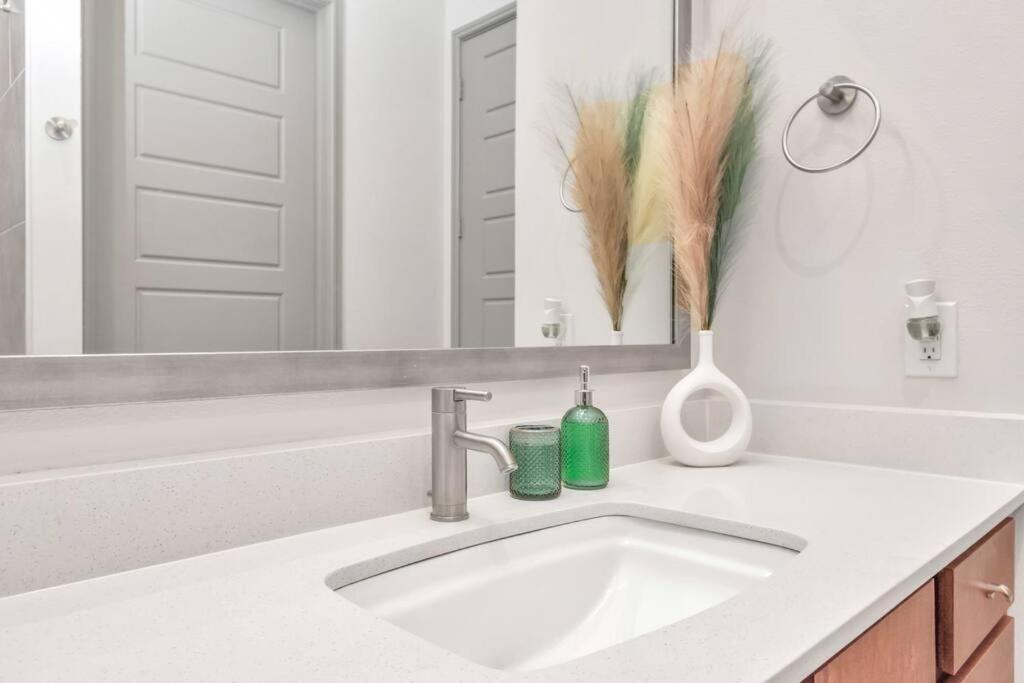 Penthouse Cool-Oasis-In-Houston-Rental Car Available-View-Great-Sleep Zewnętrze zdjęcie
