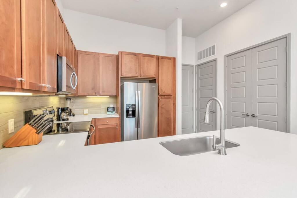 Penthouse Cool-Oasis-In-Houston-Rental Car Available-View-Great-Sleep Zewnętrze zdjęcie